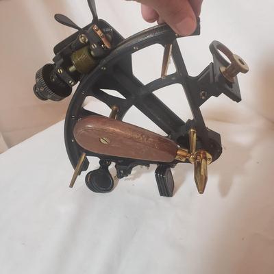 David White Co. US Navy Mark II Sextant in Original Case (B3-KD)