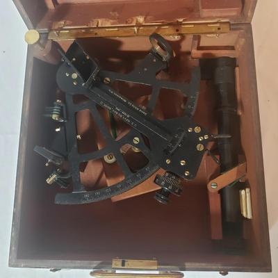 David White Co. US Navy Mark II Sextant in Original Case (B3-KD)