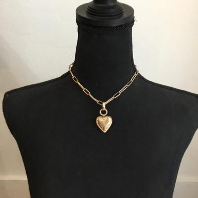 beautiful, gold tone, heart chain necklace