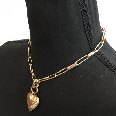 beautiful, gold tone, heart chain necklace
