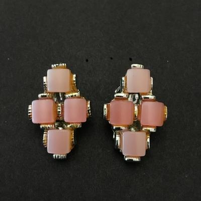 Pretty vintage, pink moon glow, Lucite clip on earrings