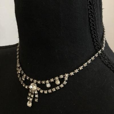 Beautiful, vintage, crystal rhinestone necklace