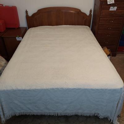 Two Vintage Queen Size Fringe Bedspreads (B3-KD)