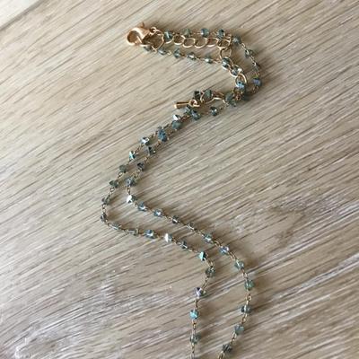 Beautiful crystal gold tone, dainty necklace very beautiful