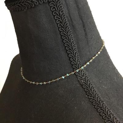 Beautiful crystal gold tone, dainty necklace very beautiful