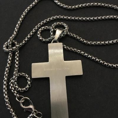 Very nice men’s stainless steel cross and chain necklace