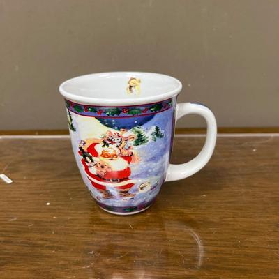 Nice Christmas Mug in Good Condition