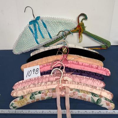 Pretty Hanger Lot