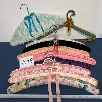 Pretty Hanger Lot