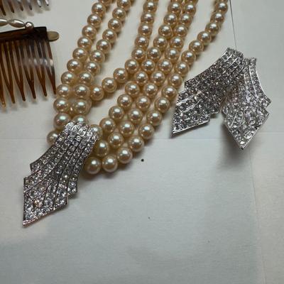 1057 Costume Pearl and Rhinestone Jewelry Lot