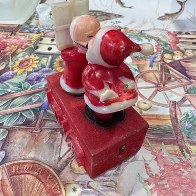 "Vintage Miniature Kissing Santa & Mrs Claus Christmas Figurine".