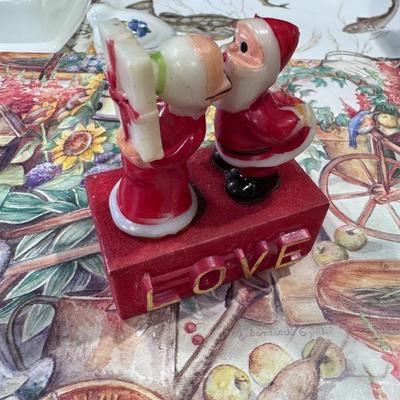 "Vintage Miniature Kissing Santa & Mrs Claus Christmas Figurine".