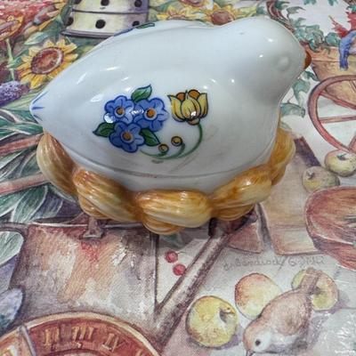 Roma Al Fresco Elizabeth Arden Chick on a Nest Floral Ceramic Lidded Ring Dish,