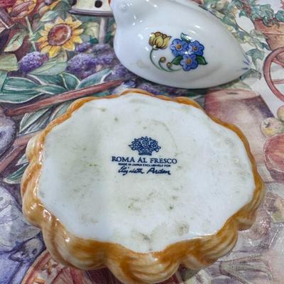 Roma Al Fresco Elizabeth Arden Chick on a Nest Floral Ceramic Lidded Ring Dish,