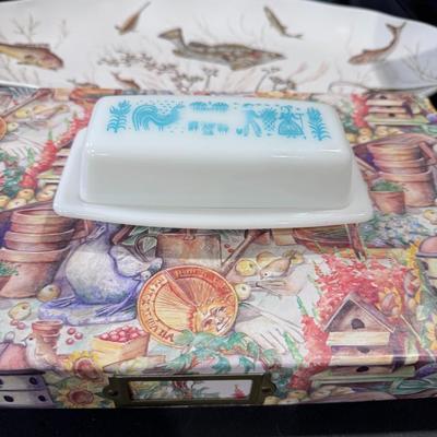 Pyrex "Amish Butterprint" covered butter dish.