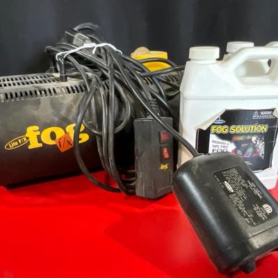 Lite F/X fog machine with solution, great for Halloween