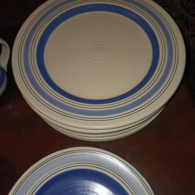PFALTZGRAFF DINNERWARE 7 DINNER PLATES & BOWLS