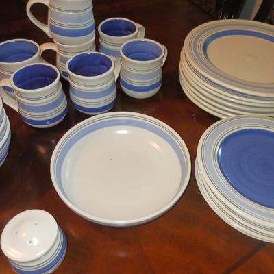 PFALTZGRAFF DINNERWARE 7 DINNER PLATES & BOWLS