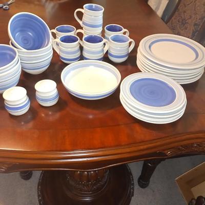 PFALTZGRAFF DINNERWARE 7 DINNER PLATES & BOWLS