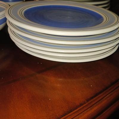 PFALTZGRAFF DINNERWARE 7 DINNER PLATES & BOWLS