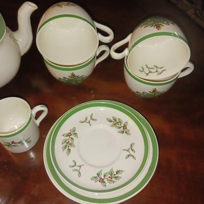 SPODE CHRISTMAS TEA SET AND GLASS MUGS