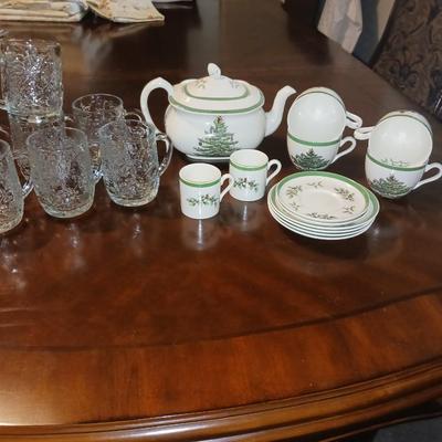 SPODE CHRISTMAS TEA SET AND GLASS MUGS