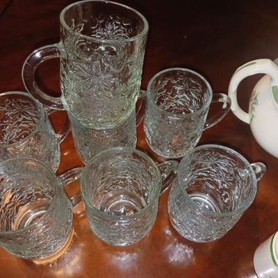 SPODE CHRISTMAS TEA SET AND GLASS MUGS