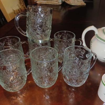 SPODE CHRISTMAS TEA SET AND GLASS MUGS