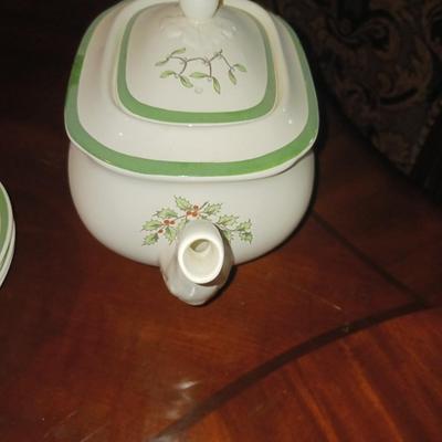 SPODE CHRISTMAS TEA SET AND GLASS MUGS