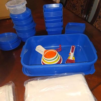 NEW TABLECLOTH AND LINEN NAPKINS, LARGE ROASTING PAN AND FOOD STORAGE CONTAINERS