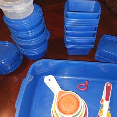 NEW TABLECLOTH AND LINEN NAPKINS, LARGE ROASTING PAN AND FOOD STORAGE CONTAINERS