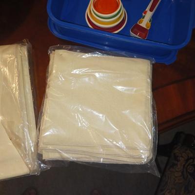 NEW TABLECLOTH AND LINEN NAPKINS, LARGE ROASTING PAN AND FOOD STORAGE CONTAINERS