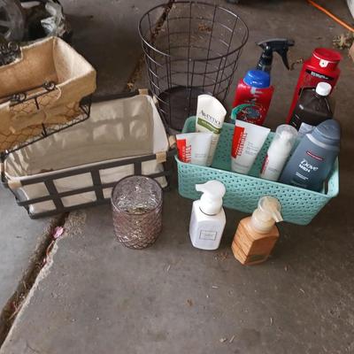 TOILETRIES AND CLOTH LINED BASKETS
