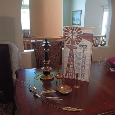 TABLE LAMP, WRAPPED CANVAS PICTURE, METAL WHEAT WALL HANGING AND MORE