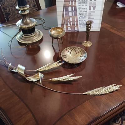 TABLE LAMP, WRAPPED CANVAS PICTURE, METAL WHEAT WALL HANGING AND MORE
