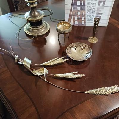 TABLE LAMP, WRAPPED CANVAS PICTURE, METAL WHEAT WALL HANGING AND MORE