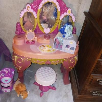 TOY VANITY WITH STOOL, MY LITTLE PONY, NEW BLANKET & MORE
