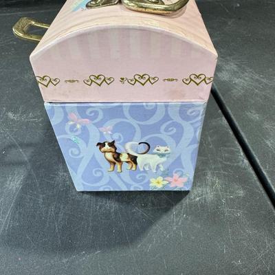 Barbie as The Princess and the Pauper Storage Trunk from 2004.