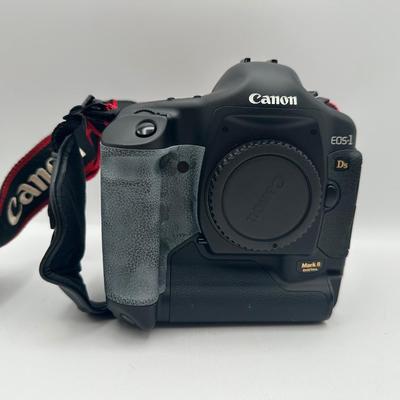 Canon EOS-1Ds Mark II body with accessories
