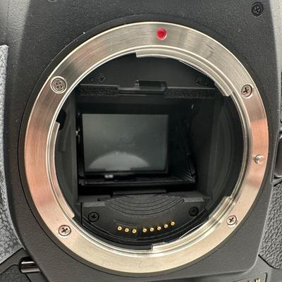 Canon EOS-1Ds Mark II body with accessories