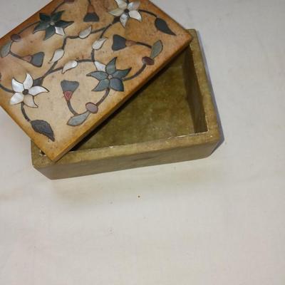 400 DAY GERMAN ANNIVERSARY CLOCK, STONE TRINKET BOX AND 2 OVAL PICTURES