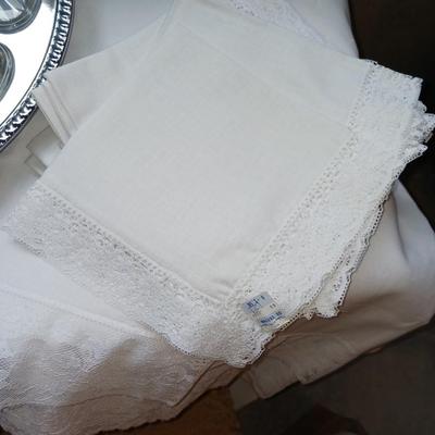 HELLERWARE LAZY SUSAN, PLACEMATS, LINEN TABLECLOTH AND NAPKINS