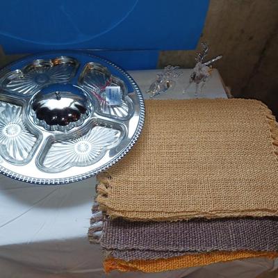 HELLERWARE LAZY SUSAN, PLACEMATS, LINEN TABLECLOTH AND NAPKINS