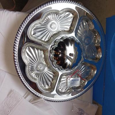 HELLERWARE LAZY SUSAN, PLACEMATS, LINEN TABLECLOTH AND NAPKINS