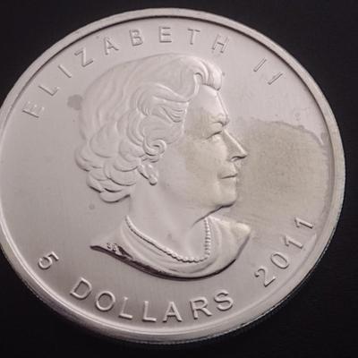 2011 Elizabeth II Canadian $5 Silver 1oz Coin (#92)