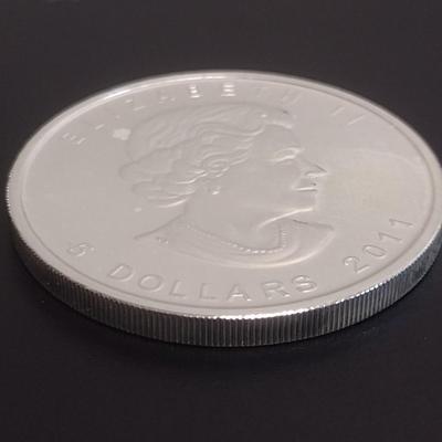 2011 Elizabeth II Canadian $5 Silver 1oz Coin (#92)