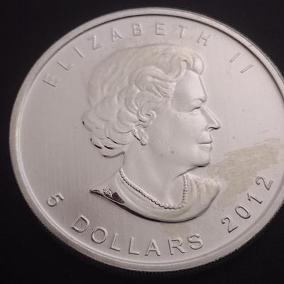 2012 Elizabeth II Canadian $5 Silver 1oz Coin (#95)