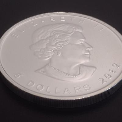 2012 Elizabeth II Canadian $5 Silver 1oz Coin (#97)