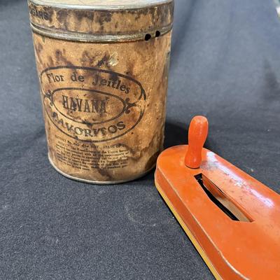 Vintage Flor de jeitles Can, Halloween Noise Maker