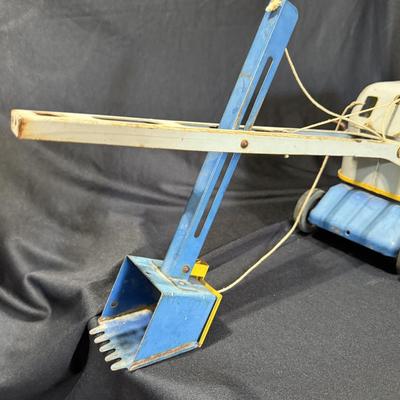 Vintage Wyandotte Metal Toy Crane